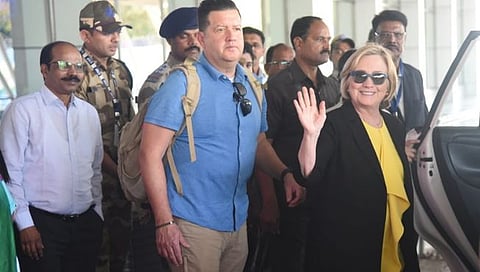 औरंगाबाद : वेरुळच्या पर्यटनासाठी हिलरी क्लिंटन शहरात आगमन