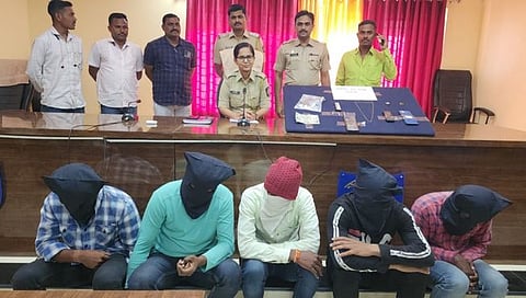 हिंगोली : पिस्तुलीचा धाक दाखवत लुटल्याप्रकरणी ५ जणांना अटक, सव्वा तीन लाखांचा मुद्देमाल जप्त
