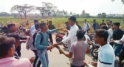 कुकाणा : विद्यार्थ्यास टारगटांकडून बेदम मारहाण