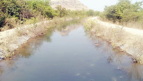 पारगाव : मीना शाखा कालव्याला आवर्तन सुटले