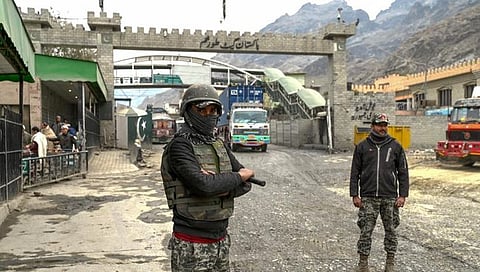 Taliban Attack In Torkham Pakistan : पाक पोलिस-तालिबान; चकमक तोरखम भागातील घटना