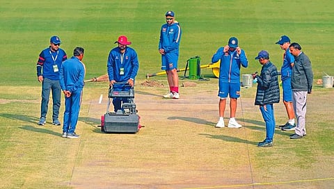 IND vs AUS 2nd Test : बीसीसीआय खेळपट्टी लपवते आहे