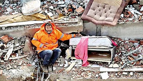 मृत्यूची सावली पाय पसरू लागली; पुढे आल्या मन हेलावणार्या कहाण्या