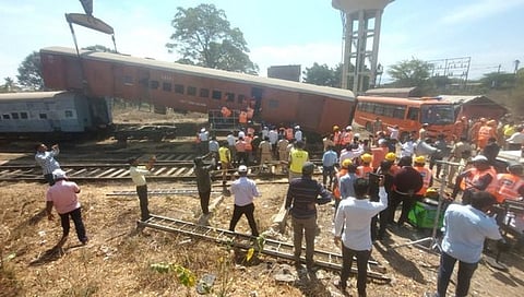 Nashik : मनमाडला रेल्वे अपघाताचा थरार, पहिल्यांदाच घडलं…