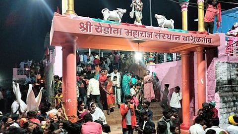 हिंगोली : बाभुळगावात येडोबा महाराज यात्रेला प्रारंभ; रखरखत्या विस्तवावर चालण्याची परंपरा कायम