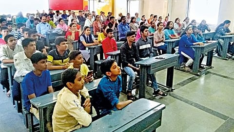 सांगली : ‘परीक्षेच्या टेन्शनवर मानसतज्ज्ञांचे सोल्युशन’ कार्यशाळेला प्रतिसाद