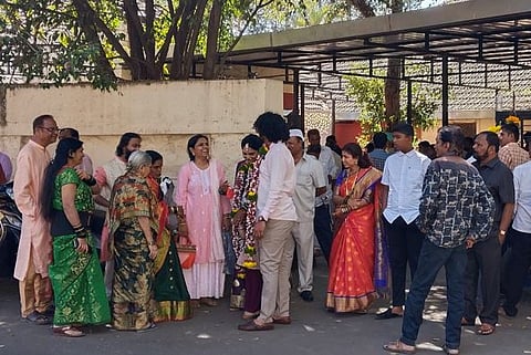 पुणे : 44 जोडप्यांनी साधला ‘व्हॅलेंटाईन डे’चा मुहूर्त; नोंदणी पद्धतीने विवाहबद्ध