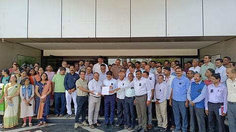 पुणे: ‘स्मार्ट’च्या प्रकल्प संचालकांच्या वागणुकीचा निषेध, घटनेविरोधात कृषी विभागाचे अधिकारी आक्रमक