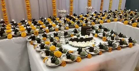 पुणे: शिवभक्तांनी साकारल्या 267 मातीच्या पिंडी