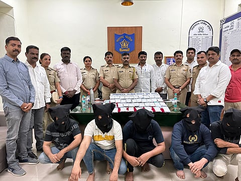 मोबाईल चोरीसाठी विमानाने पुणे वारी, हाय प्रोफाईल कॉन्सर्टमधून तब्बल 30 लाखांचे मोबाईल चोरले