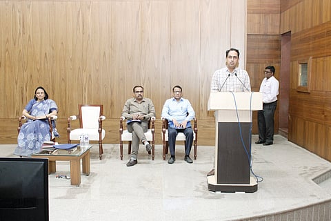 जिल्हा परिषदेचे अंदाजपत्रक सादर, संस्थात्मक बळकटीकरणावर भर : आयुष प्रसाद