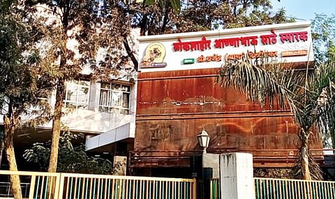 पुणे : समस्यांचा पडदा उघडेना ! लोकशाहीर अण्णा भाऊ साठे नाट्यगृहाची दुरवस्था