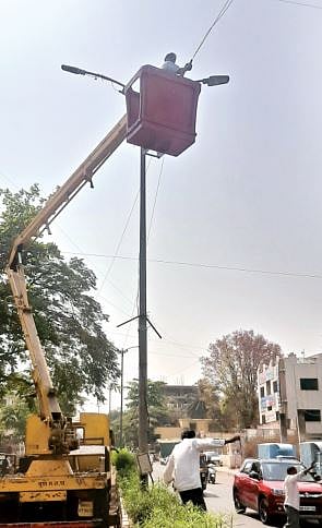 पुणे : घोरपडीत अनधिकृत केबलवर कारवाई