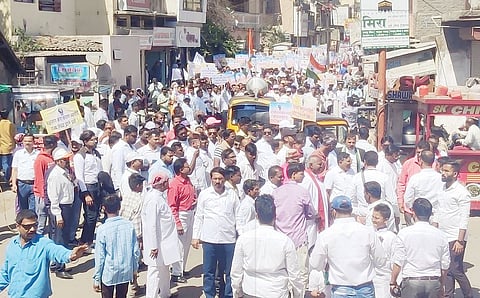 नगर : ख्रिस्ती समाजाचा मूकमोर्चा ; धर्मगुरू, चर्चवरील हल्ल्यांचा तीव्र निषेध