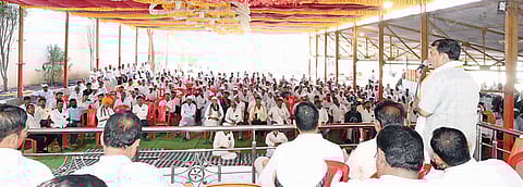 नगर : तुमचे राजकारण स्वार्थी, टक्केवारीचे ; अॅड. ढाकणे यांची महाआघाडीच्या संंवादयात्रेत आमदार राजळेंवर टीका