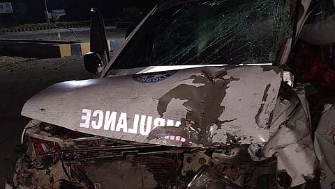 रुग्णवाहिकेचा अपघात