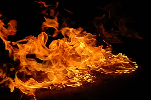 नगर : राहुरीत ब्युटीपार्लरला आग, साहित्य खाक