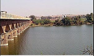 नगर : घोडनदीवरील बंधारे कोरडे ; शेतकरी संकटात