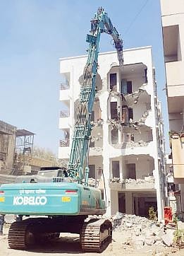 पुणे : हडपसरमध्ये बेकायदा बांधकामांवर हातोडा