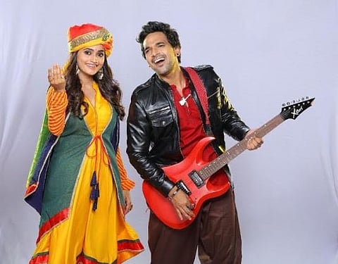 हृदयी प्रीत जागते