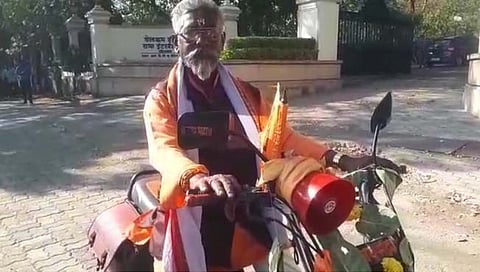 औरंगाबाद: दुचाकीवर पोवाडे लावून शिवभक्ताची शिवरायांना मानवंदना