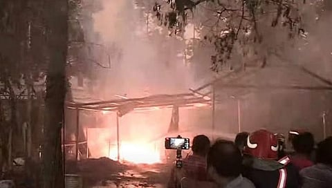 Kerala Fire Broke : केरळात फटाक्याच्या कारखान्यात भीषण स्फोट; १ ठार ३ जखमी