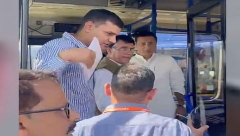 Congress leader Pawan Khera: काँग्रेस नेते पवन खेरा यांना अटक, विमानातून उतरवले