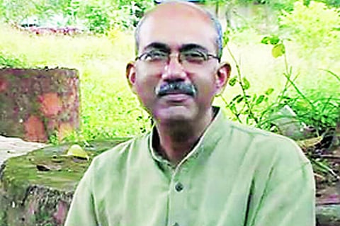 पुणे: साहित्य संमेलने सरकार धार्जिणी होत आहेत, लेखक मिलिंद बोकील यांचे मत