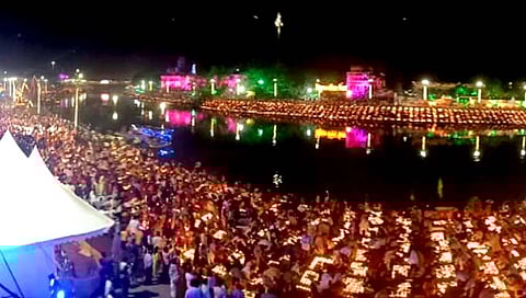 Mahashivratri : उज्जैनमध्ये महाशिवरात्रीनिमित्त १८.८२ लाख दिवे प्रज्वलित; गिनीज बुक ऑफ वर्ल्ड रेकॉर्डमध्ये नोंद