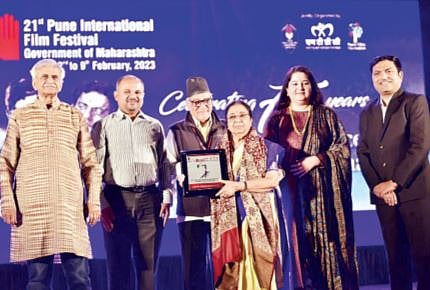 पुणे : ‘पिफ’मध्ये पुरस्कार मिळाल्याचा आनंद खूप मोठा ; ज्येष्ठ अभिनेते मनोजकुमार यांची भावना