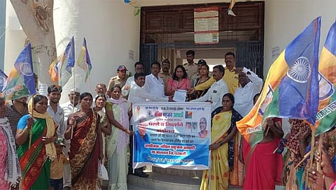 परभणी: कापसाला १२ हजार हमीभाव द्या; ‘वंचित’चे धरणे आंदोलन