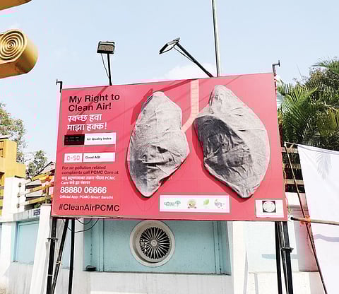 पिंपरी : शहरातील प्रदूषण दर्शविणारा फुफ्फसांचा फलक गायब