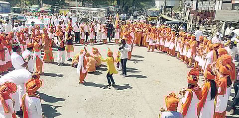 नगर : बाल शिवाजी, जिजाऊंनी वेधले लक्ष ! शिवजयंतीनिमित्त शेवगाव शहरात मिरवणुका