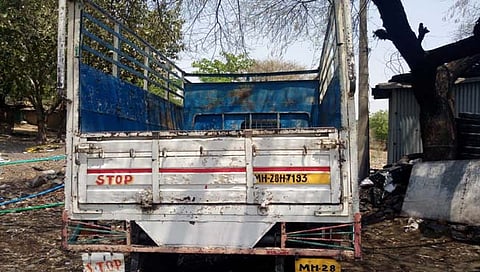 मालवाहू गाडी पळवून नेली