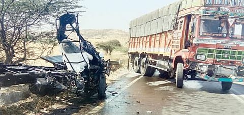 पुणे : सुपे घाट वाहतुकीसाठी बनला धोकादायक