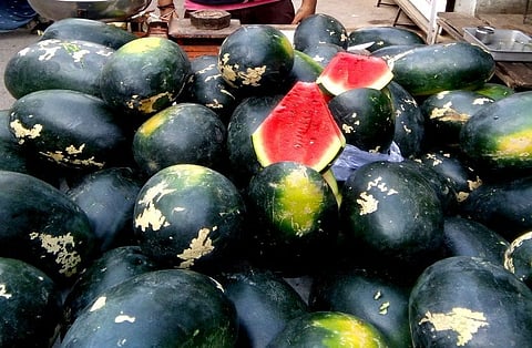 पुणे : उन्हाचा चटका वाढल्याने रसदार फळांना मागणी