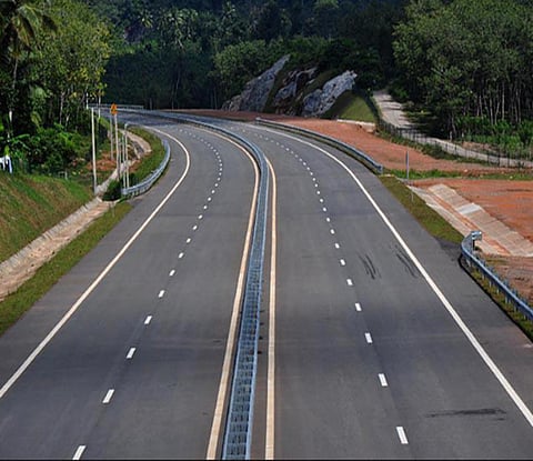 पुणे: पालखी महामार्गावरून धोकादायक वाहतूक, वाहतूक कोंडी झाली नित्याचीच; अपघातांचेही प्रमाण वाढले
