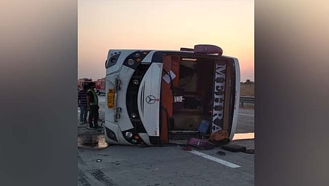 वाशिम: समृद्धी मार्गावर खासगी बस उलटून १४ प्रवाशी जखमी