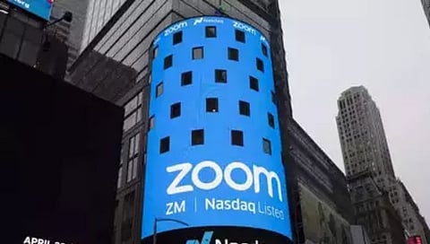 Zoom Video Communication : मंदीचा तडाखा ‘झूम’ला सुद्धा, 1300 नोक-या जाणार, स्वतः सीईओंच्या पगारातही कपात