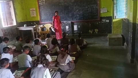 चंद्रपूर : शिक्षक संपावर, सरपंच-उपसरपंच बनलेत शिक्षक