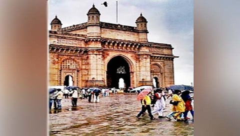Gateway of India : गेट वे ऑफ इंडियाच्या वास्तूला गेले तडे