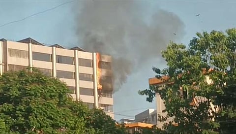 मुंबई: चुनाभट्टी येथील गोदरेज इमारतीला भीषण आग