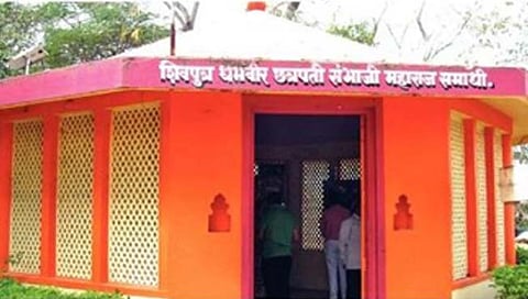 छत्रपती संभाजी महाराजांच्या नावापुढे ‘धर्मवीर’