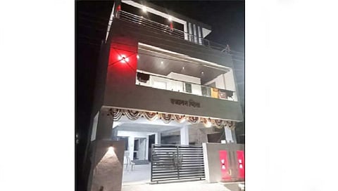 मुक्ताईनगर : दरोडेखोरांनी दरोडा टाकण्याचा प्रयत्नात या इमारतीत प्रवेश केला.