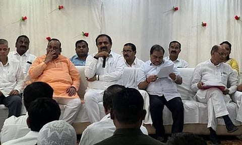 जळगाव : जळगाव जिल्हा दौऱ्यावर आले असताना पत्रकार परिषदेत बाेलताना राष्ट्रवादी काँग्रेस पक्षाचे प्रदेशाध्यक्ष जयंत पाटील. (छाया: चेतन चौधरी)