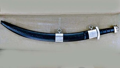 ऑनलाईन तलवार मागविली अन् पोलिसाच्या जाळ्यात सापडला