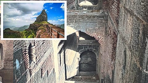 नाशिक : ओतुरची ऐतिहासिक बारव परिसरात अस्वच्छता; काही भाग पडझडीच्या वाटेवर