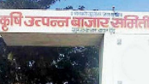 उस्मानाबाद : परंडा कृषी उत्पन्न बाजार समितीच्या निवडणुकीसाठी नेतेमंडळींच्या बैठका सुरू