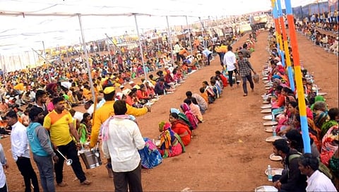 कोल्हापूर : बाळूमामाच्या महाप्रसादासाठी १८ टन धान्य; दोन लाख भाविकांनी घेतला लाभ