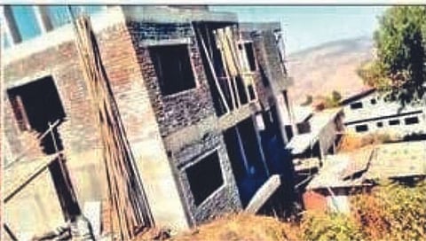महाबळेश्वर तालुक्यातील अवैध बांधकामांवर कारवाई; जिल्हाधिकार्यांचे आदेश